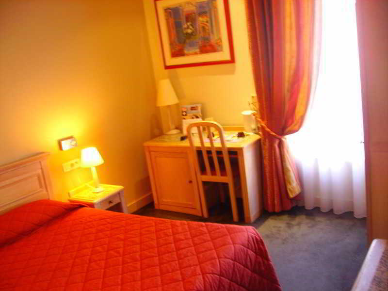 Brit Hotel Aux Sacres Reims, Centre Historique ภายนอก รูปภาพ