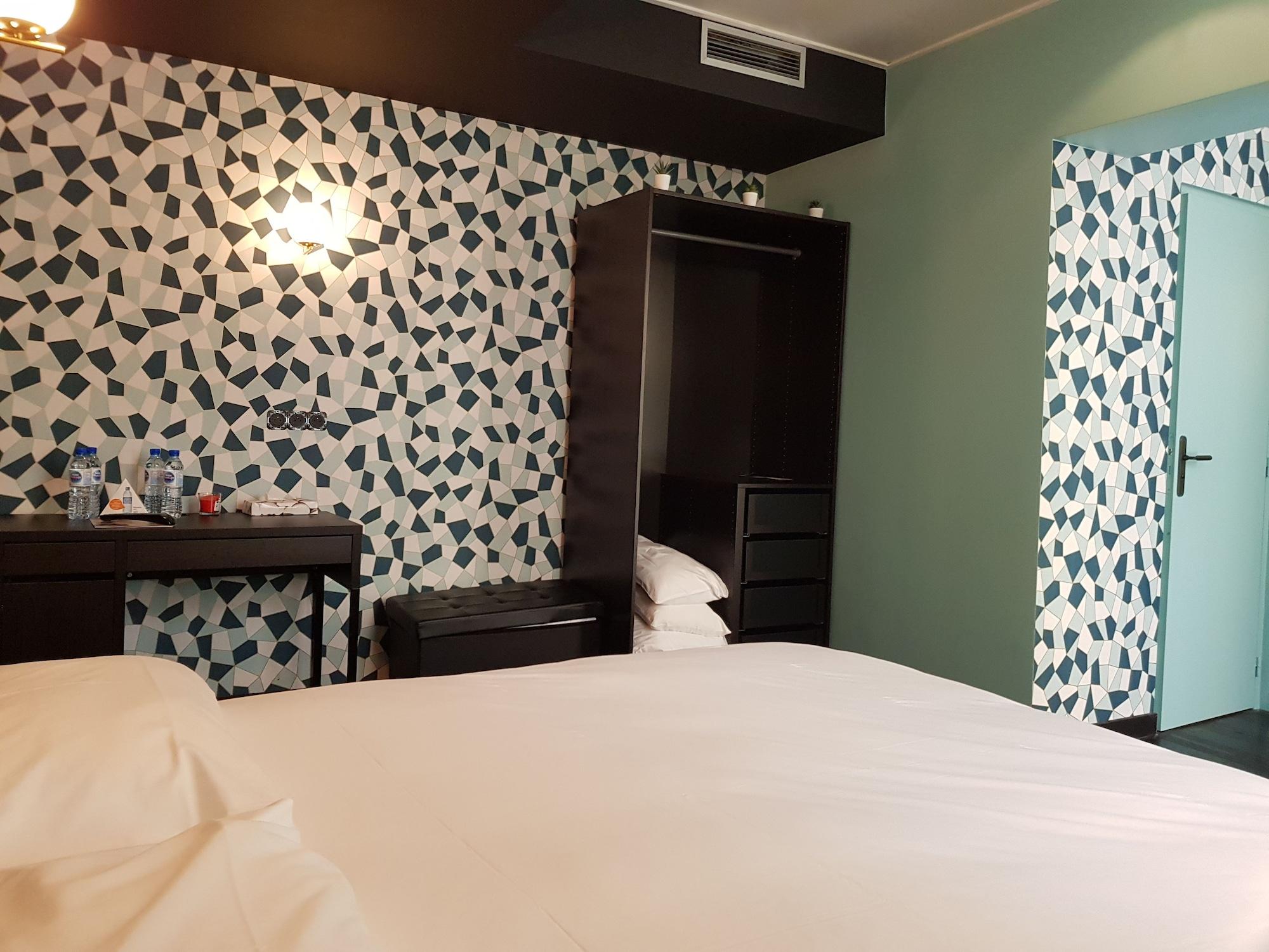Brit Hotel Aux Sacres Reims, Centre Historique ภายนอก รูปภาพ