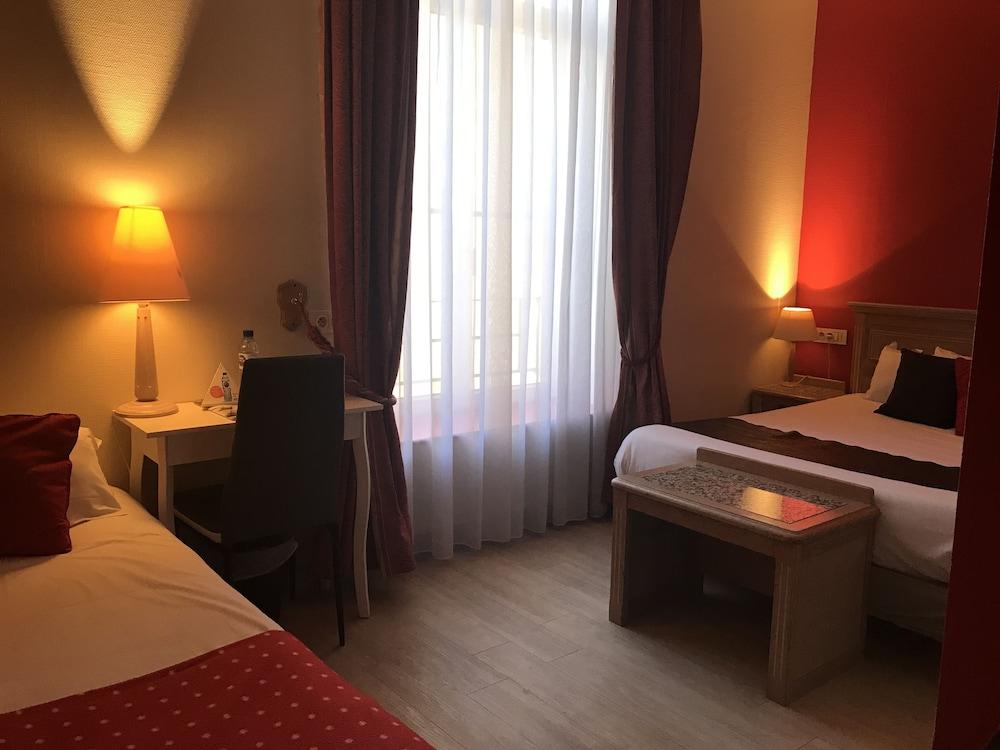 Brit Hotel Aux Sacres Reims, Centre Historique ภายนอก รูปภาพ