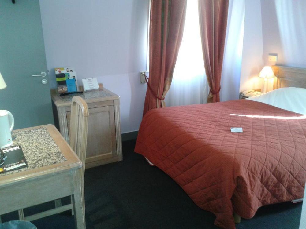 Brit Hotel Aux Sacres Reims, Centre Historique ภายนอก รูปภาพ