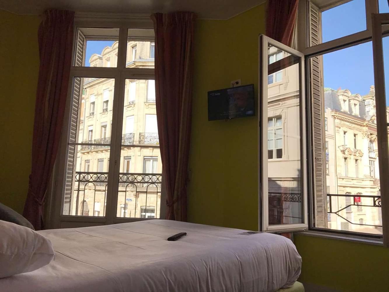 Brit Hotel Aux Sacres Reims, Centre Historique ภายนอก รูปภาพ
