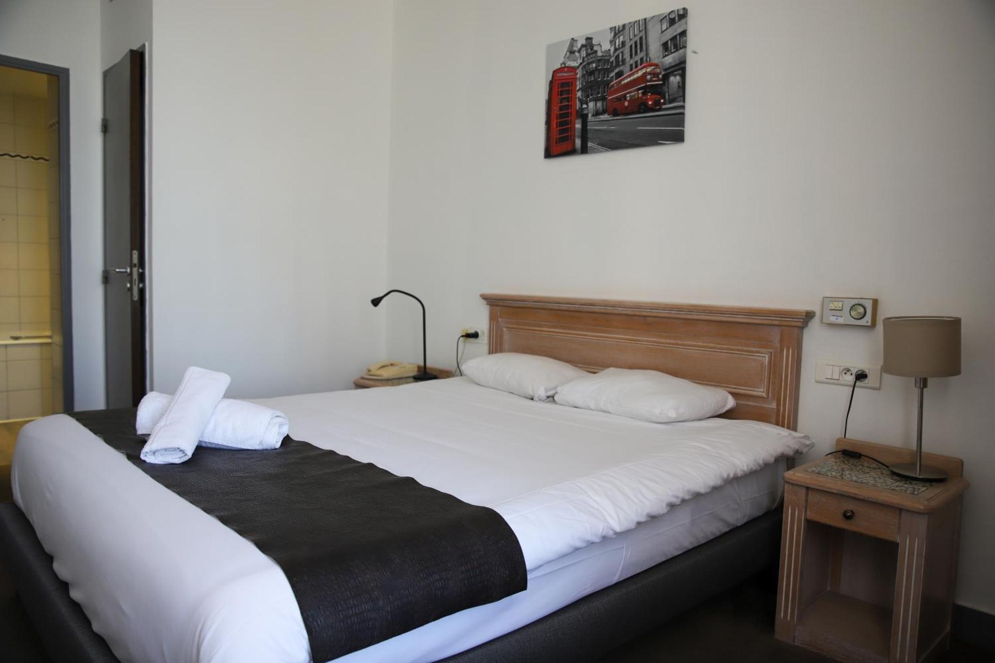 Brit Hotel Aux Sacres Reims, Centre Historique ภายนอก รูปภาพ