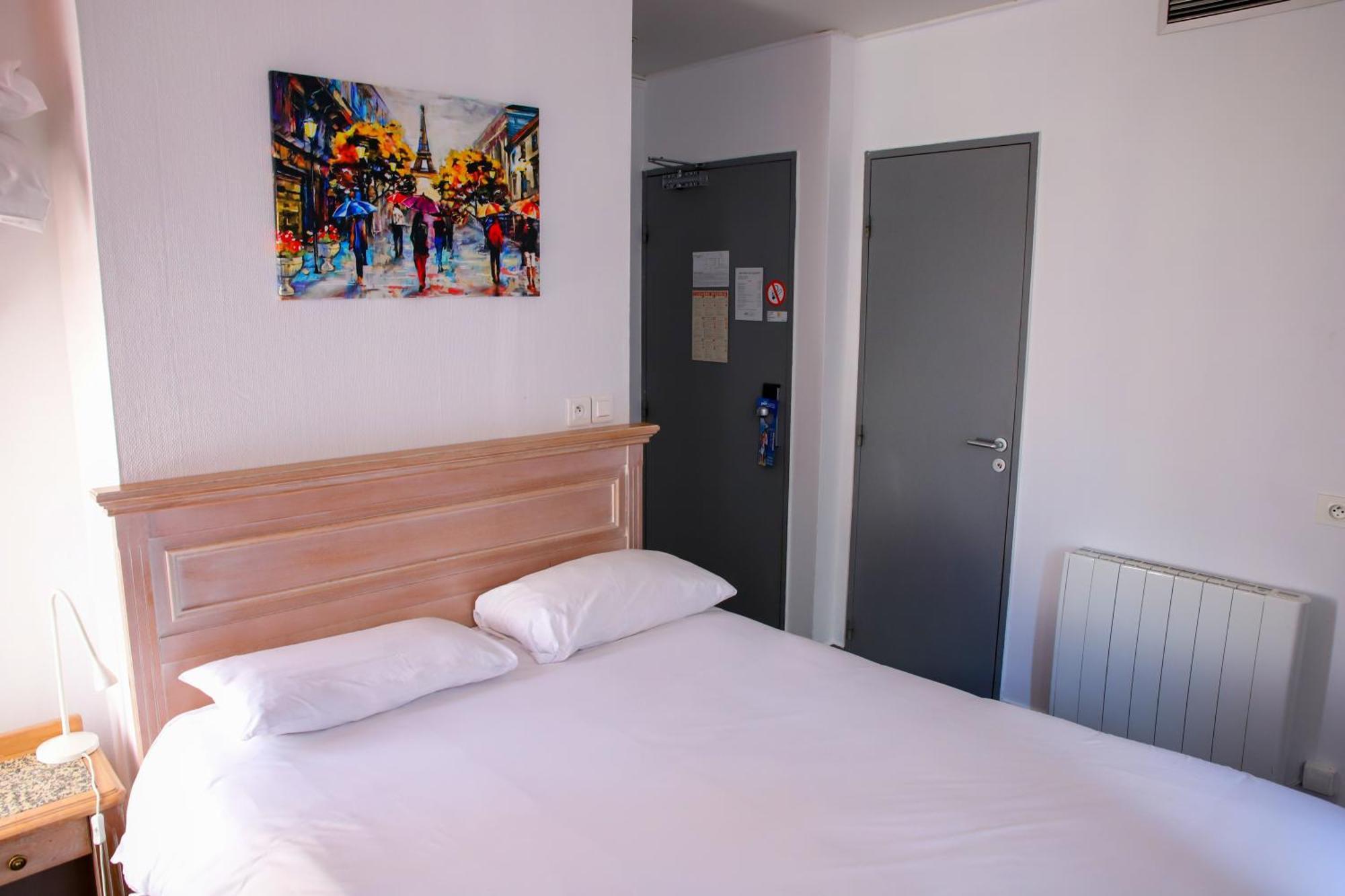 Brit Hotel Aux Sacres Reims, Centre Historique ภายนอก รูปภาพ