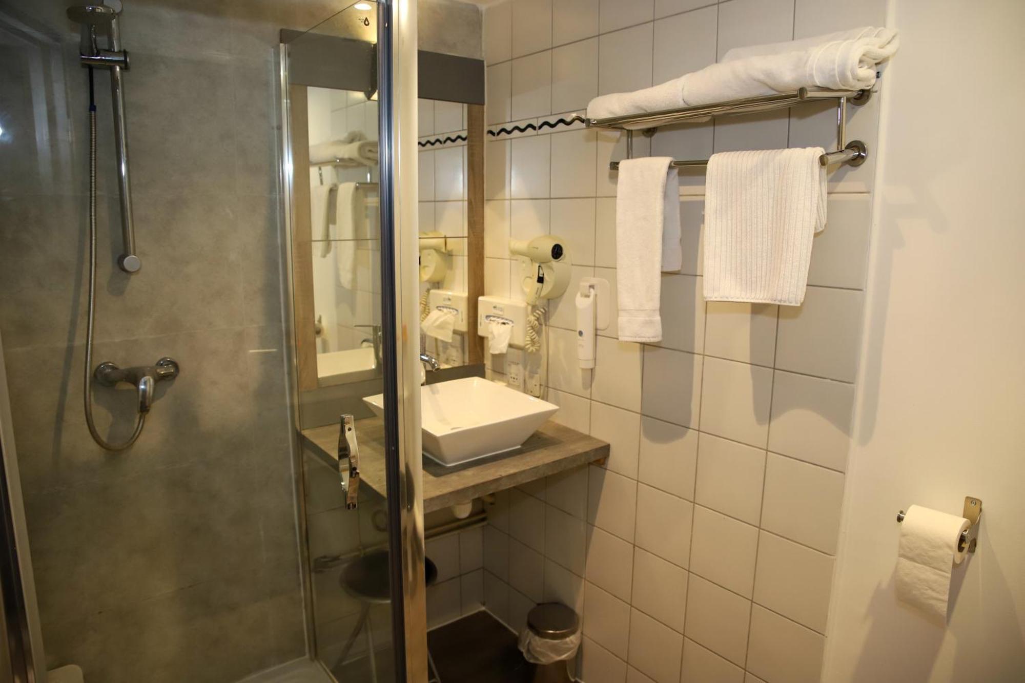 Brit Hotel Aux Sacres Reims, Centre Historique ภายนอก รูปภาพ