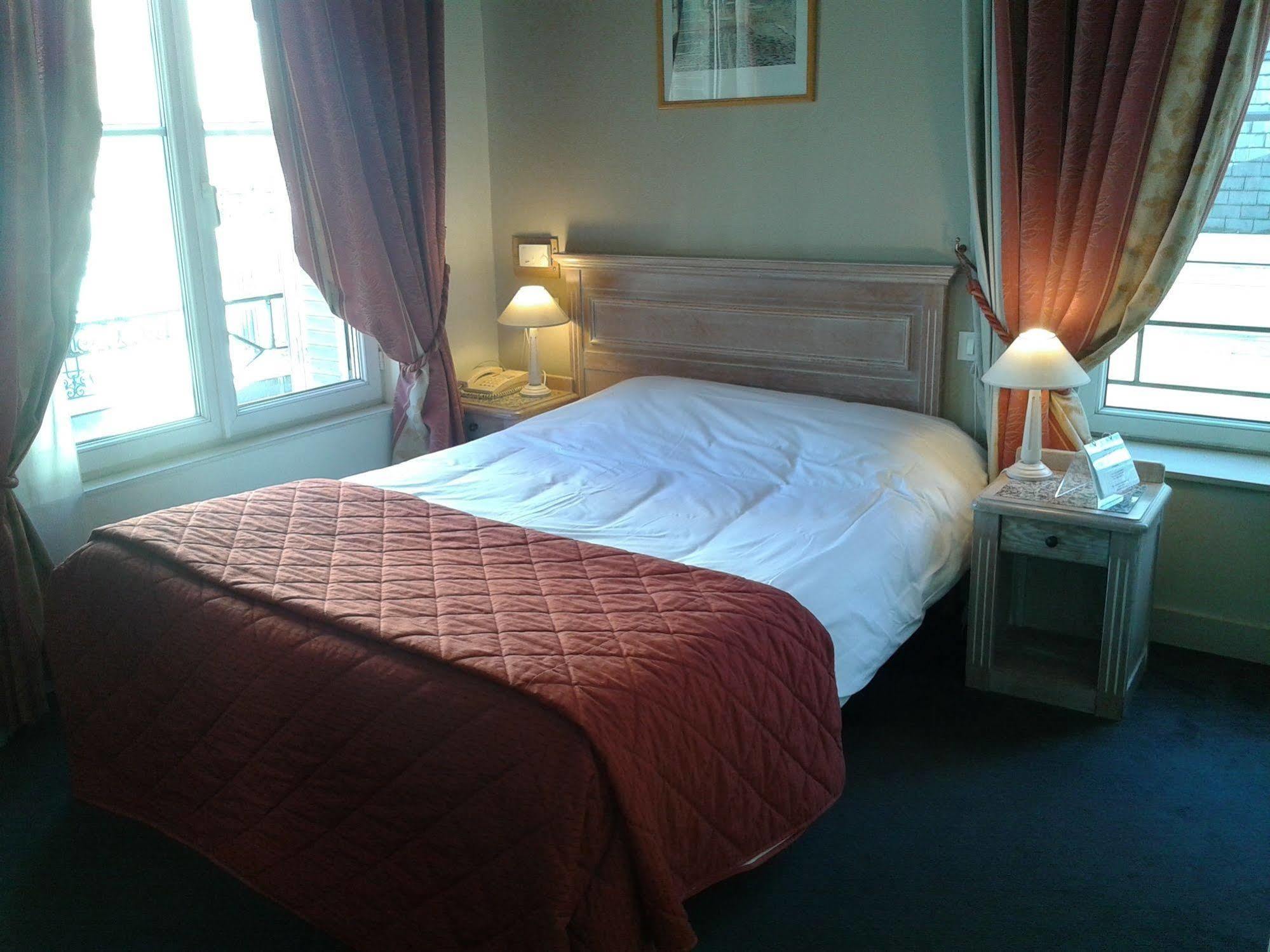 Brit Hotel Aux Sacres Reims, Centre Historique ภายนอก รูปภาพ