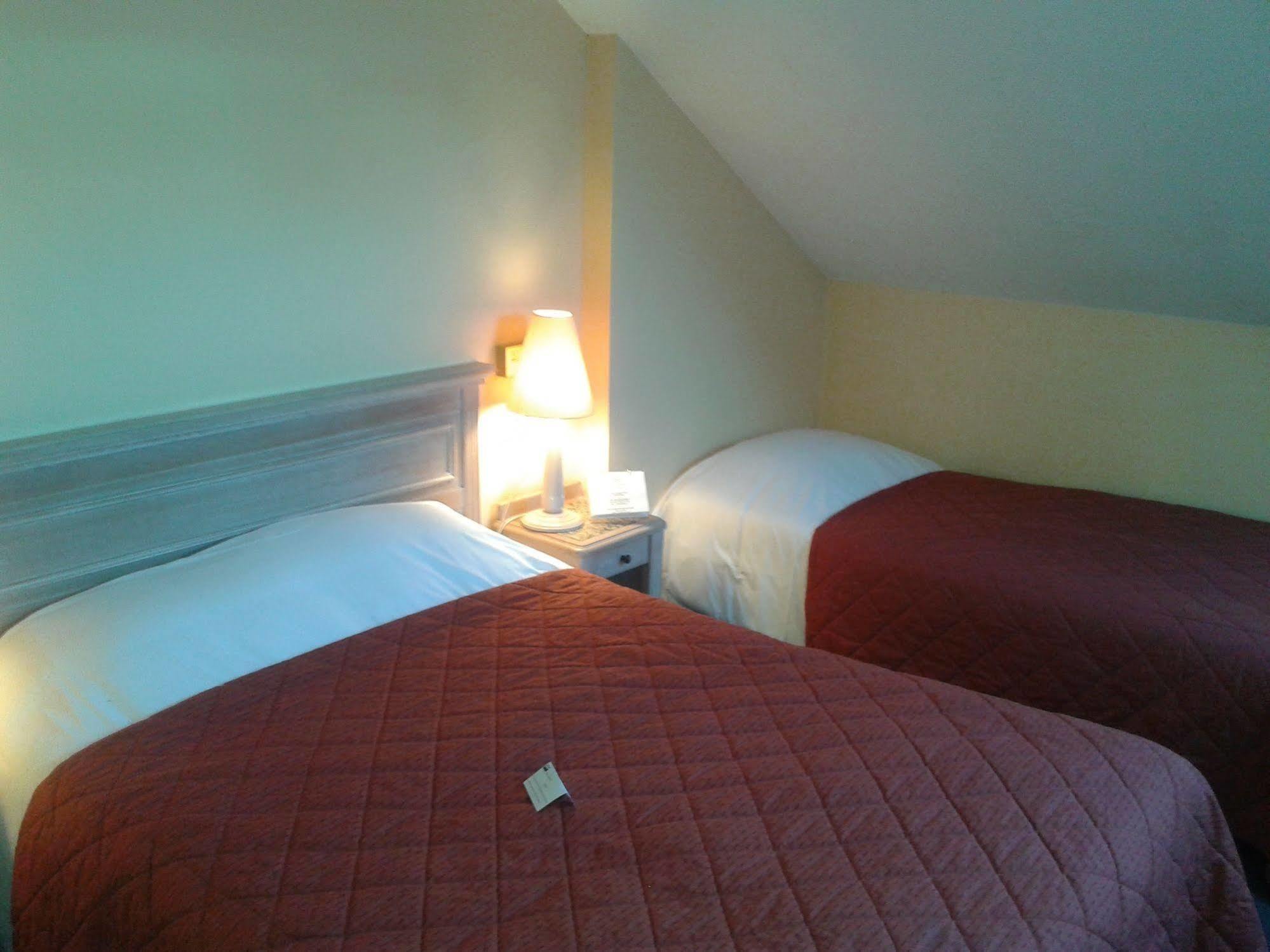 Brit Hotel Aux Sacres Reims, Centre Historique ภายนอก รูปภาพ